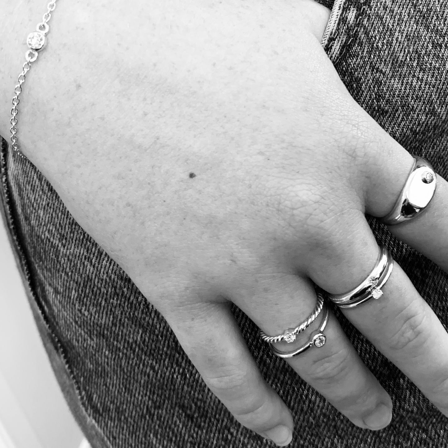 Solitaire Bracelet with 4mm, 0.10ct. Diamond