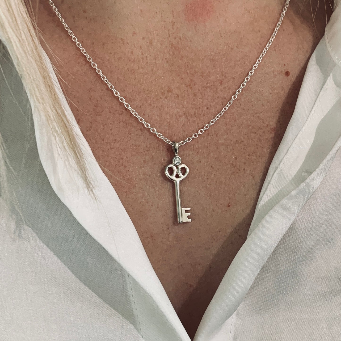 Key Pendant with 3mm, 0.10ct. Diamond