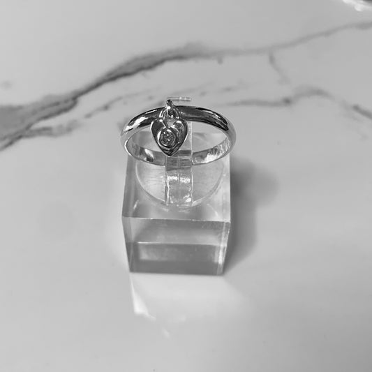 Charm Ring Heart with 2.5mm, 0.06ct. Diamond